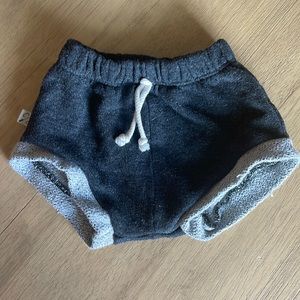 Black Cc 12/18 shorties GUC